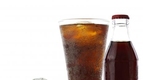 Кофеинът в газираните напитки прави юношите по-глупави