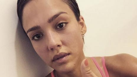 Съдят Джесика Алба заради слънцезащитен крем