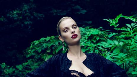 Дамата в черно