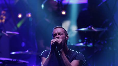 Крис Мартин пише любовни песни за Дженифър Лорънс