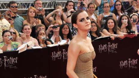 Ема Уотсън става красавицата в „Красавицата и звярът“