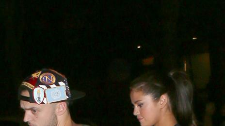 Селена Гомес излиза с Александър Делеон