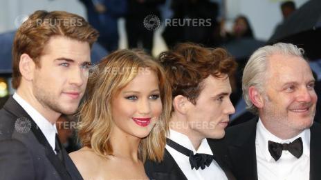 Лиъм Хемсуърт се забавлява с Дженифър Лорънс в Кан