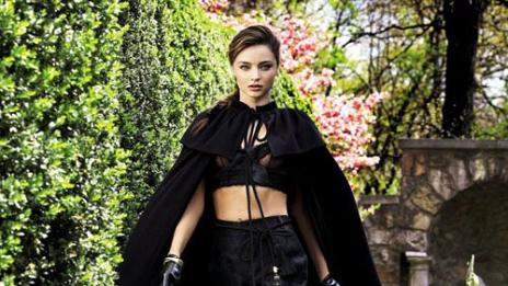 Миранда се превърна в секси жокейка