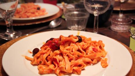 Домашни фетучини с доматен сос