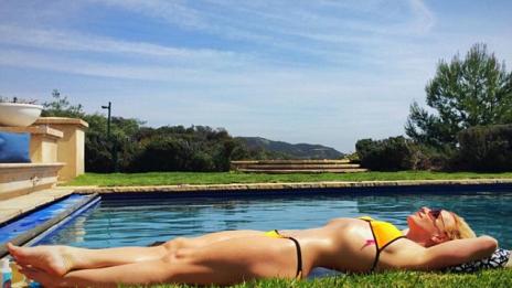 Бритни Спиърс се фука със супер тяло