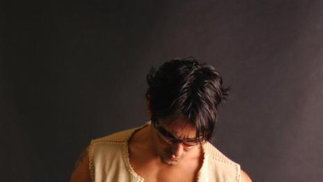 Защо мъжете постоянно си пипат слабините