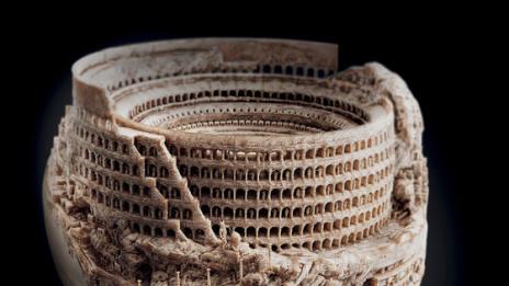 Гигантски зъби с древни руини