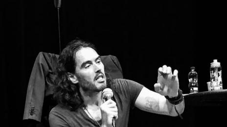 Ръсел Бранд стана баща на сцената