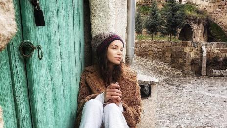 Диляна Попова пие чай в Кападокия