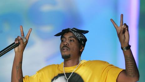 Ерика Баду пее за 40-годишнината на Тупак Шакур