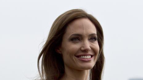 Анджелина е по-щастлива, откакто помага на другите