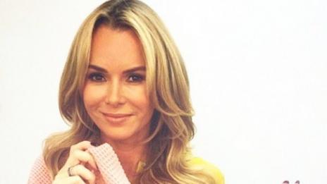 Аманда Холдън си застрахова зърната за £2 млн.?