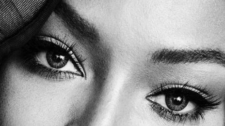 Наоми Кембъл: Иконична красота в 3 корици на Vogue