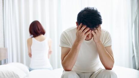 Защо мъжът до вас страда?