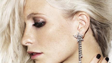 Шик от платина, деним и... лунички