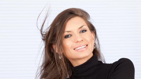 Какво прави сешоарът с косата