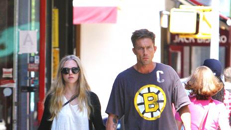 Аманда Сейфрид прежали Джош Хартнет