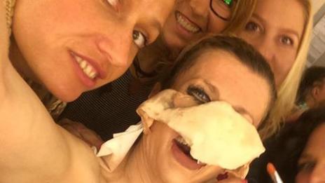 Гола изненада от Люси Дяковска