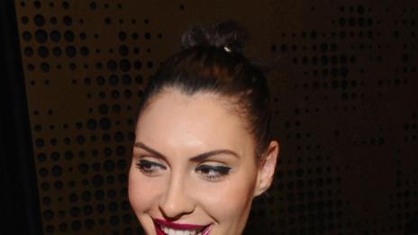 Черната Златка е бременна