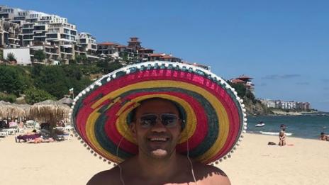 Кобрата тренира на плажа в Майорка