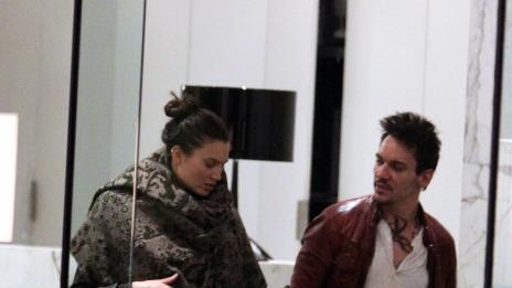 Джонатан Рис Майърс излиза с австралийски модел