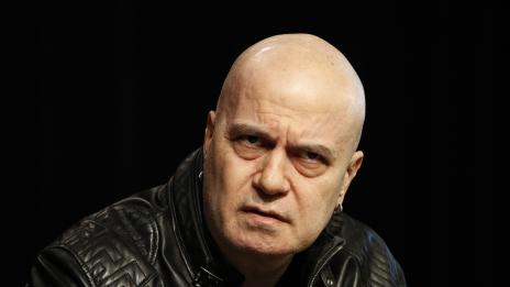 Слави претърпя тежка операция през уикенда