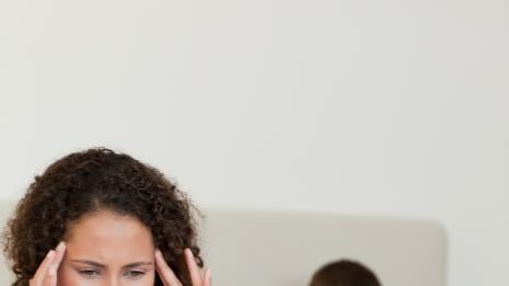 Трябва ли да „послъгвате“ законната си половинка