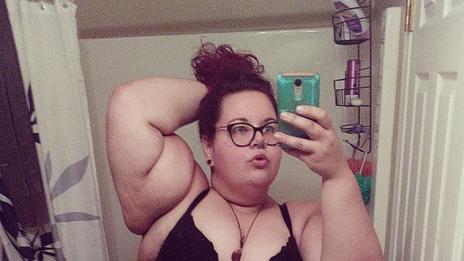 Откровено с пищната Ники Бейкър: Обича секса със слаби мъже!