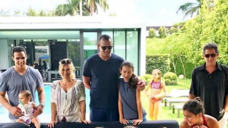 Проблеми в Маями: Алекс кара уикенда с бившата, Джей Ло му го върна!