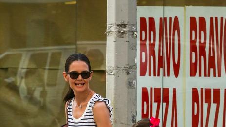 Том Круз далеч от дъщеря си на рождения ѝ ден