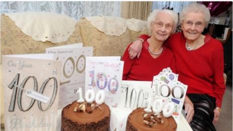 Столетнички отпразнуваха заедно юбилея си