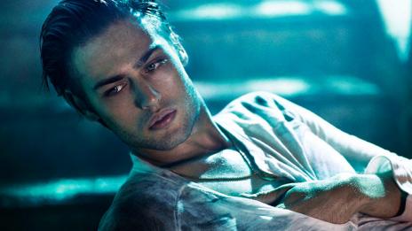 Дъглас Бут дава заявка да стане новият холивудски плейбой