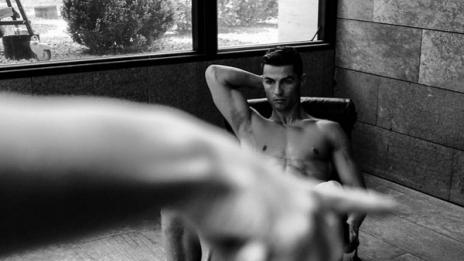 Роналдо отново пръска сексапил