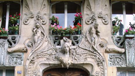 Впечатляваща входна врата в Париж