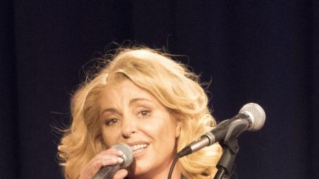 Хилда Казасян  подготвя сватба през лятото