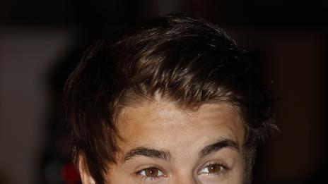 Бийбър трупа усилено мускули