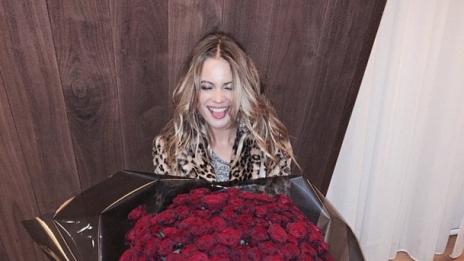 Адам Лавин изненада Бехати с огромен букет рози