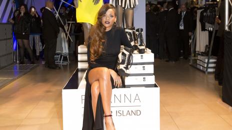 Риана иска лятна сватба по бански