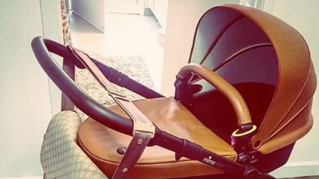 Мика Стоичкова ще носи памперси в чанта Gucci