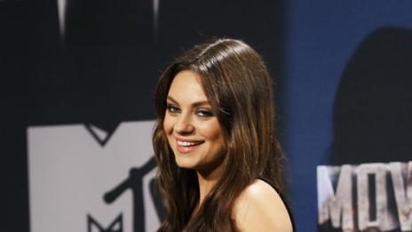 Мила и Аштън ще имат дъщеря