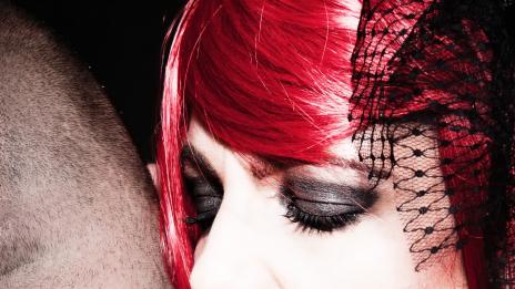 Новият козметичен хит: вампирски лифтинг