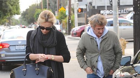 Шон Пен ще осинови сина на Чарлийз Терон