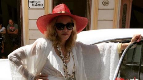 Купон до зори и Мадона на масата!