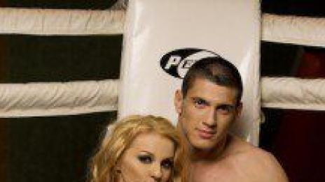 Бъдещ сексимвол със световна титла в MMA