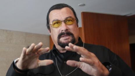 Стивън Сегал с обвинение, посегнал на актриса в София