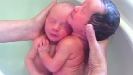 Блаженството на майчината утроба (Видео)