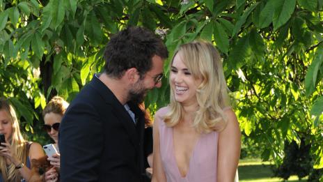 Брадли Купър ще се мести да живее с модела Суки Уотърхаус