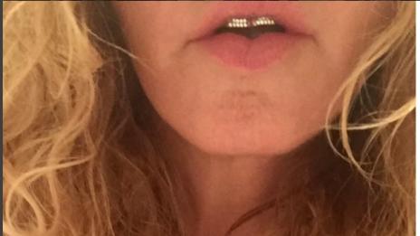 Мадона се загрози в селфи