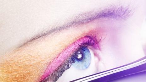 Магически поглед с цветна очна линия